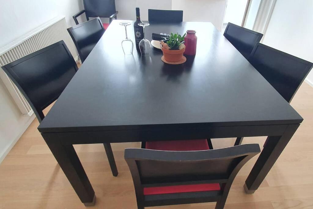 גוציס Bird'S Eye View 75 - 8Th Floor 3Br Apt. 100M2 מראה חיצוני תמונה