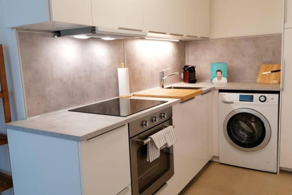 גוציס Bird'S Eye View 75 - 8Th Floor 3Br Apt. 100M2 מראה חיצוני תמונה