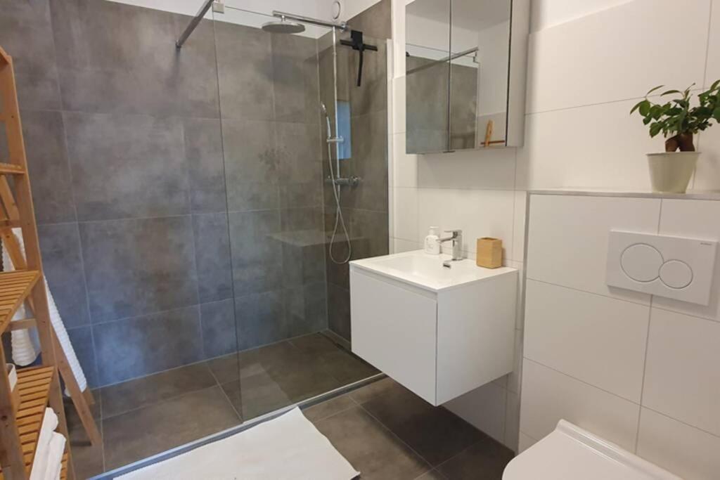 גוציס Bird'S Eye View 75 - 8Th Floor 3Br Apt. 100M2 מראה חיצוני תמונה